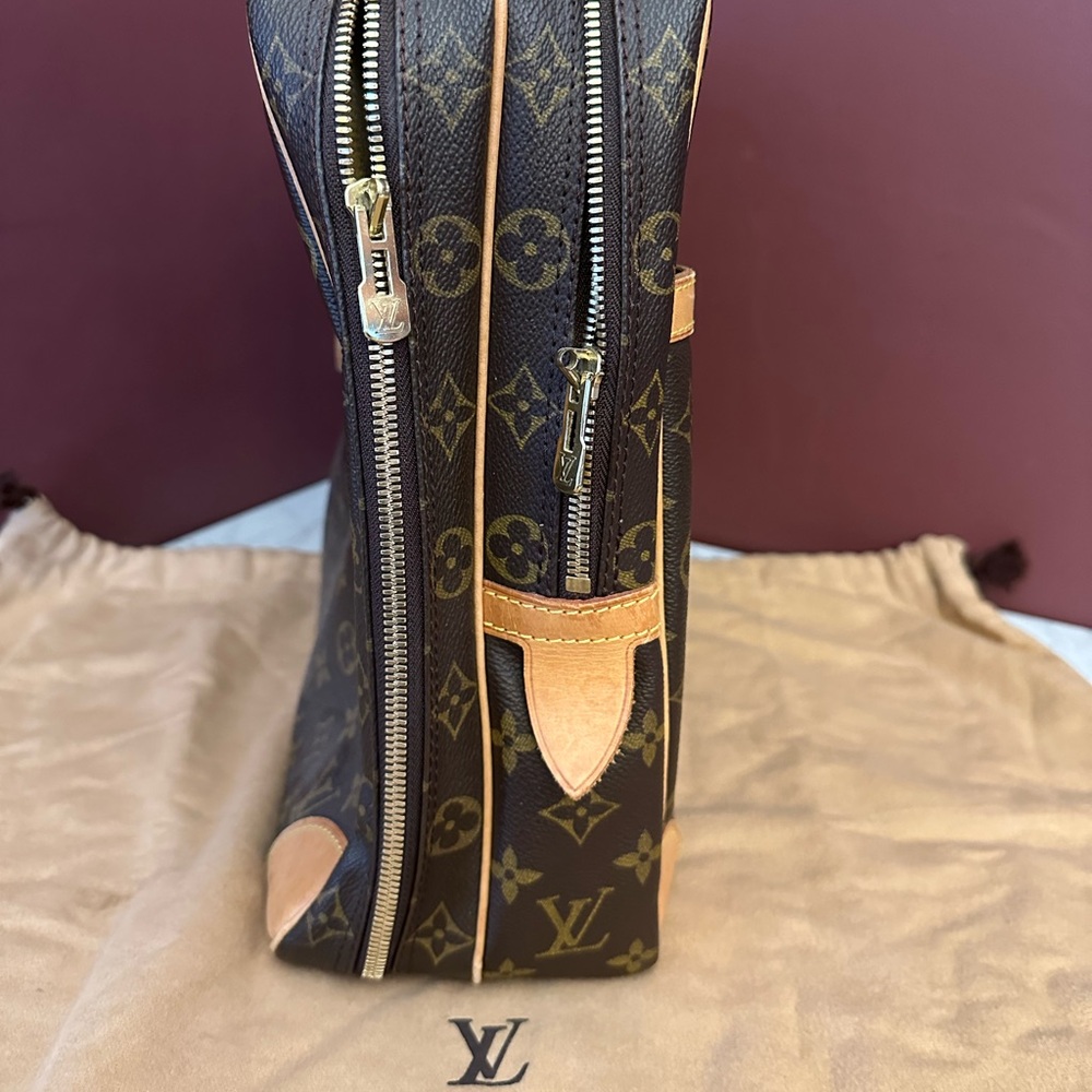 Louis Vuitton Messenger Bag - Picture 6 of 11